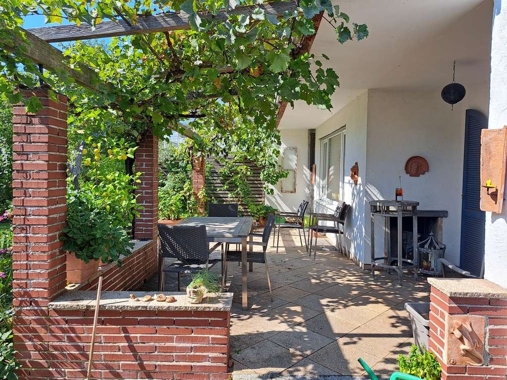 Immobilie in Moorenweis - Gepflegtes Einfamilienhaus (Bj. 1972) in Moorenweis mit 5,5 Zimmern - Bild 1