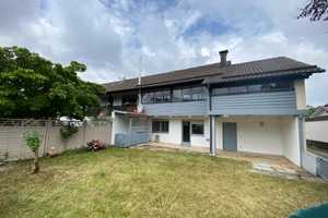 2-in-1: Vielseitiges 8-Raum-Reihenendhaus mit Einliegerwohnung, Garten und Hobbyraum in Neuötting – Karl-Valentin-Straße 20, 84524 Altötting (Kreis) – Vorschaubild 1