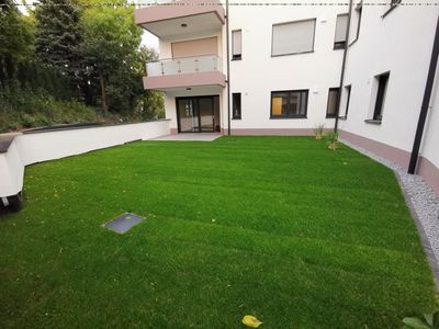 Barrierefreie 2-Zimmer-Wohnung mit ca. 100 qm Gartennutzung, TG-Stellplatz und Küche in Alzey
