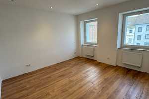 Erstbezug nach Sanierung: Ansprechende 3-Raum-Wohnung mit gehobener Innenausstattung in Krefeld – Marktstr. 197, 47798 Krefeld – Vorschaubild 1