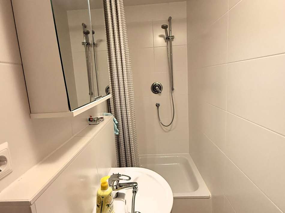 Gäste-WC mit Dusche