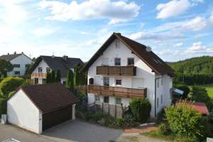 3-Fam.-Haus im Top-Zustand – Kapitalanlage mit 6 Whg., Garagen & Stellplätzen - 35 Min. z. Flughafen – Freising (Kreis) – Vorschaubild 2