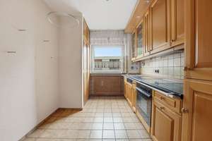 Renovierungsbedürftige 3-Zimmer-Wohnung mit Loggia und Stellplatz in Leverkusen-Rheindorf – 51371 Rheindorf, Leverkusen – Vorschaubild 3