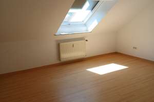 Attraktive 3-Zimmer-Wohnung: Helles Dachgeschoss in Fürth – Regelsbacher Straße 26a, 90768 Atzenhof, Burgfarrnbach, Fürth – Vorschaubild 6