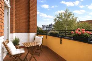 Bezugsfrei & renoviert: 3-Zimmer-Altbauwohnung mit Süd-Westbalkon nahe Schloss Charlottenburg