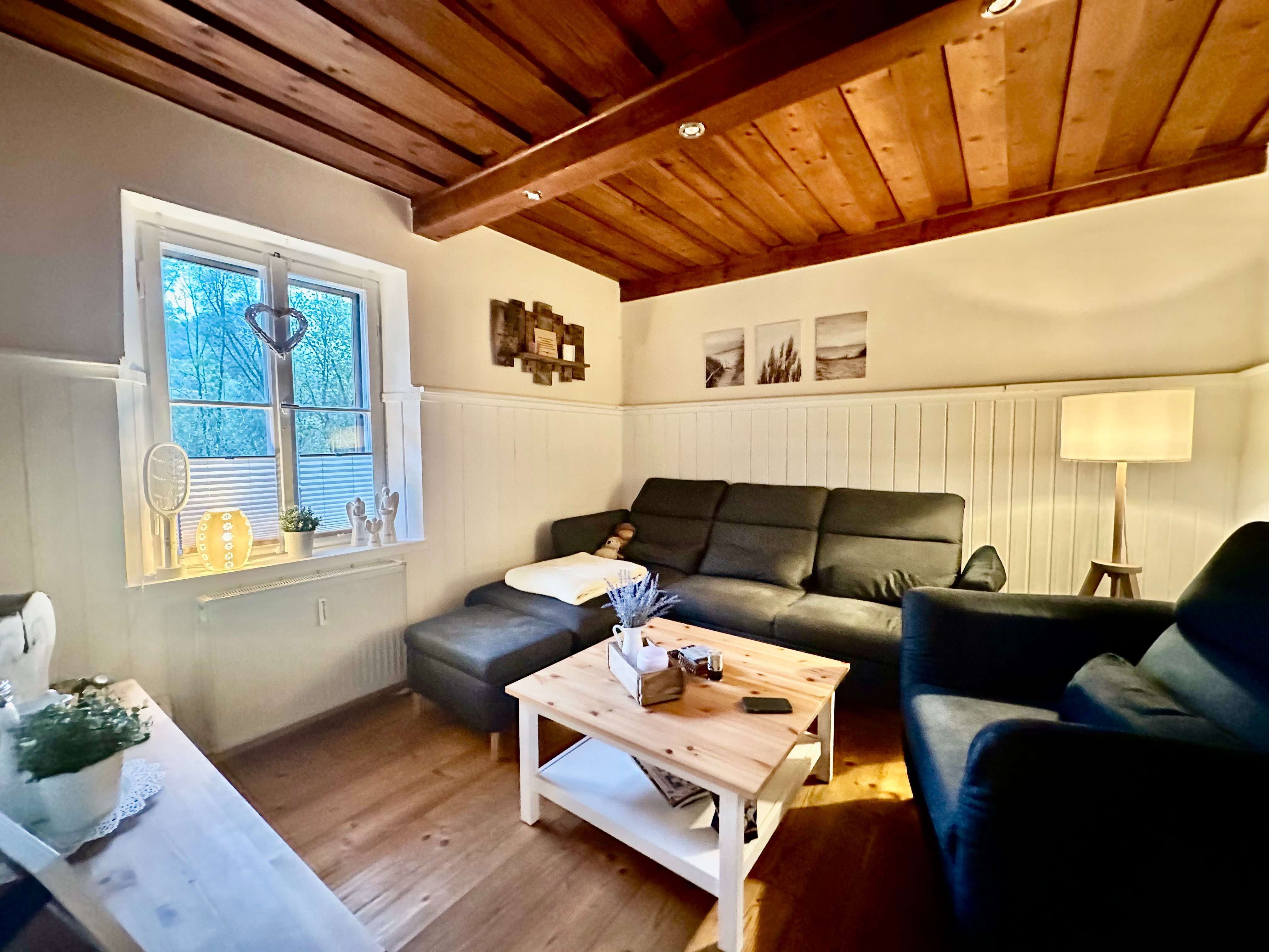 Immobilie in Marktschellenberg - Vermietetes 4-Familienhaus im Landhausstil zwischen Marktschellenberg und Berchtesgaden - Bild 2