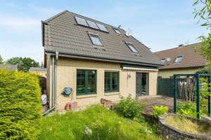 Einfamilienhaus in Marzahn - Inkl. Einbauküche, Fußbodenheizung, Rollläden, Garage, Treppenlift
