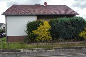 Freistehendes Zweifamilienhaus mit Garten, Terrasse, Freisitz und Doppelgarage in ruhiger Lage – Northeim (Kreis) – Vorschaubild 2