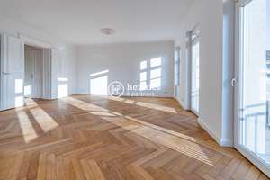 The E of Berlin - Eine Wohnung, die sich den Bedürfnissen anpasst - hell und modern gestaltet
