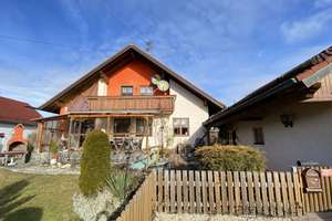 Großes Zweifamilienhaus mit Einliegerwohnung in ruhiger Lage von Aletshausen  – Die vollständige Adresse der Immobilie erhältst du vom Anbieter., 86480 Aletshausen – Vorschaubild 1