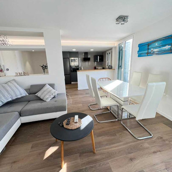 Renoviertes Duplex zum Verkauf Entdecken Sie dieses fantastische ca. 82 m² große Duplex, das mit ein