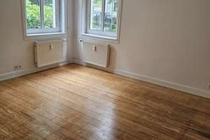 Schöne, helle 3 Zimmer Altbauwohnung  mit viel Grün.
