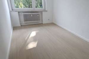 3-ZKB mit Einbauküche, 2 Balkone, Ersteinzug nach Renovierung, direkt v. Eigentümer – Die vollständige Adresse der Immobilie erhältst du vom Anbieter., 30163 Vahrenwald, Hannover – Vorschaubild 1