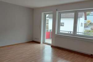 großzügige Wohnung mit Balkon in komplett saniertem Wohnobjekt in guter, zentraler Lage von Siegen – Hambergstraße 43, 57074 Siegen, Siegen – Vorschaubild 4