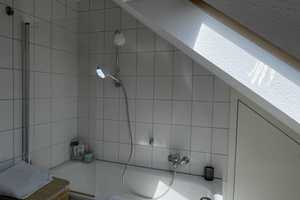 Dachappartment in ruhiger Feldrandlage von Wiesbaden-Erbenheim gesucht? Ideal für Singels ! – Sigismundstr. 16, 65205 Wiesbaden – Vorschaubild 3