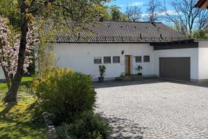 "Ihr Wohlfühlhaus mit Aussicht: Vielseitiges Einfamilienhaus mit Dach-Ausbaupotential" – Die vollständige Adresse der Immobilie erhältst du vom Anbieter., 94127 Neuburg am Inn – Vorschaubild 2
