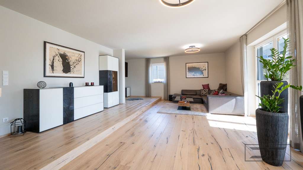 Immobilie in Bindlach - Architektenhaus der Spitzenklasse mit Sonnenterrasse, ELW & einmaligem Fernblick bis Bayreuth! - Bild 4