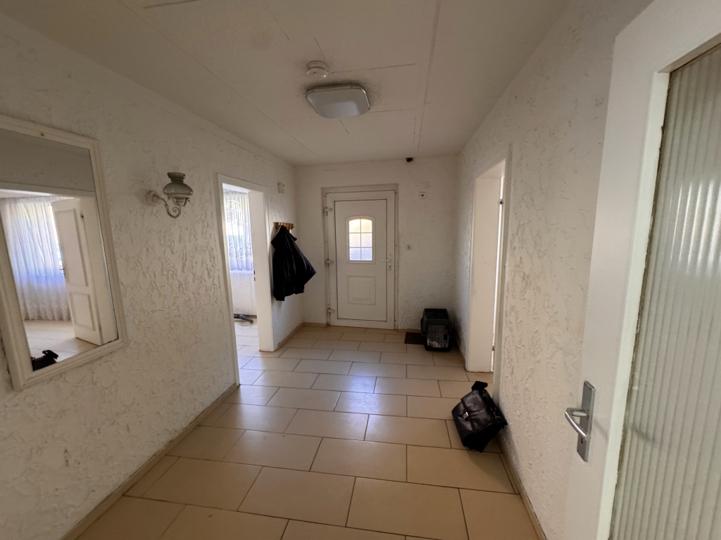 RESERVIERT!!! Großzügiges, renovierungsbedürftiges Einfamilienhaus mit Garage in Ortslage, Westerwaldkreis – Bild 2