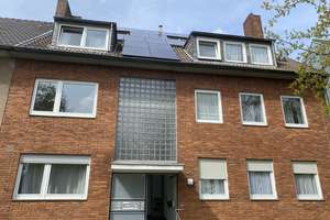 schöne Dachgeschosswohnung löffelfertig 1ZiKüB mit Einbauküche, voll möbliert