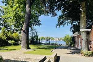 RARITÄT! Traum Grundstück DIREKT am Wasser mit Villa, Gartenhaus und genehmigter Ausbauplanung! – Berlin – Vorschaubild 5