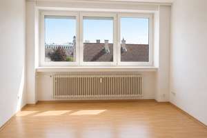 **SENKELBACH** Teilsanierte und lichtdurchflutete 1 ZKB- Wohnung Nähe Innenstadt – Wertachstraße 13, 86153 Rechts der Wertach, Augsburg – Vorschaubild 4
