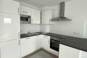Lichtdurchflutete  2 Zimmer mit EBK und Balkon - Willkommen in Pankow! – Vesaliusstraße 4a, 13187 Berlin – Vorschaubild 1