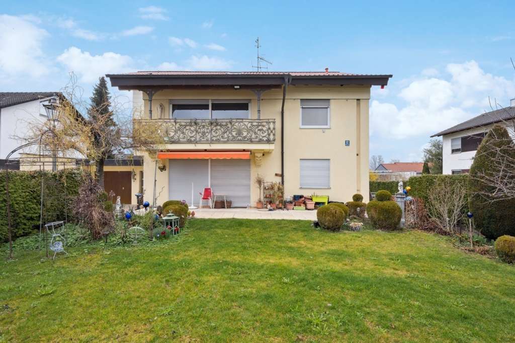 ZFH mit Potenzial für Sanierung o. Neubau * Großes Grundstück