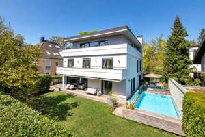 Großzügig, individuell und perfekt für Familien: Exklusive Villa mit Garten und Pool – Die vollständige Adresse der Immobilie erhältst du vom Anbieter., 81479 Solln, München – Vorschaubild 2