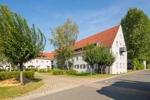 In ruhiger Lage befindet sich diese 2 Zimmer Wohnung. Anmietung eines separaten Stellplatzes! – Heinz-Bongartz-Str. 14B, 1239 Dresden – Vorschaubild 3