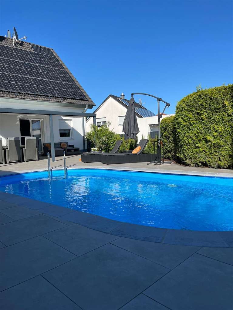 Immobilie in Gräfenberg - Hochwertig moderniertes EFH, Top-Gartenanlage, Pool, Garge+Carport , PV-Anl. - Bild 0