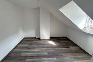 Frisch saniert & sofort einziehen – Klimatisierte 2,5-Zimmer-Dachgeschosswohnung in Krefeld! – Winkelstraße 7-9, 47798 Stadtmitte, Krefeld – Vorschaubild 5