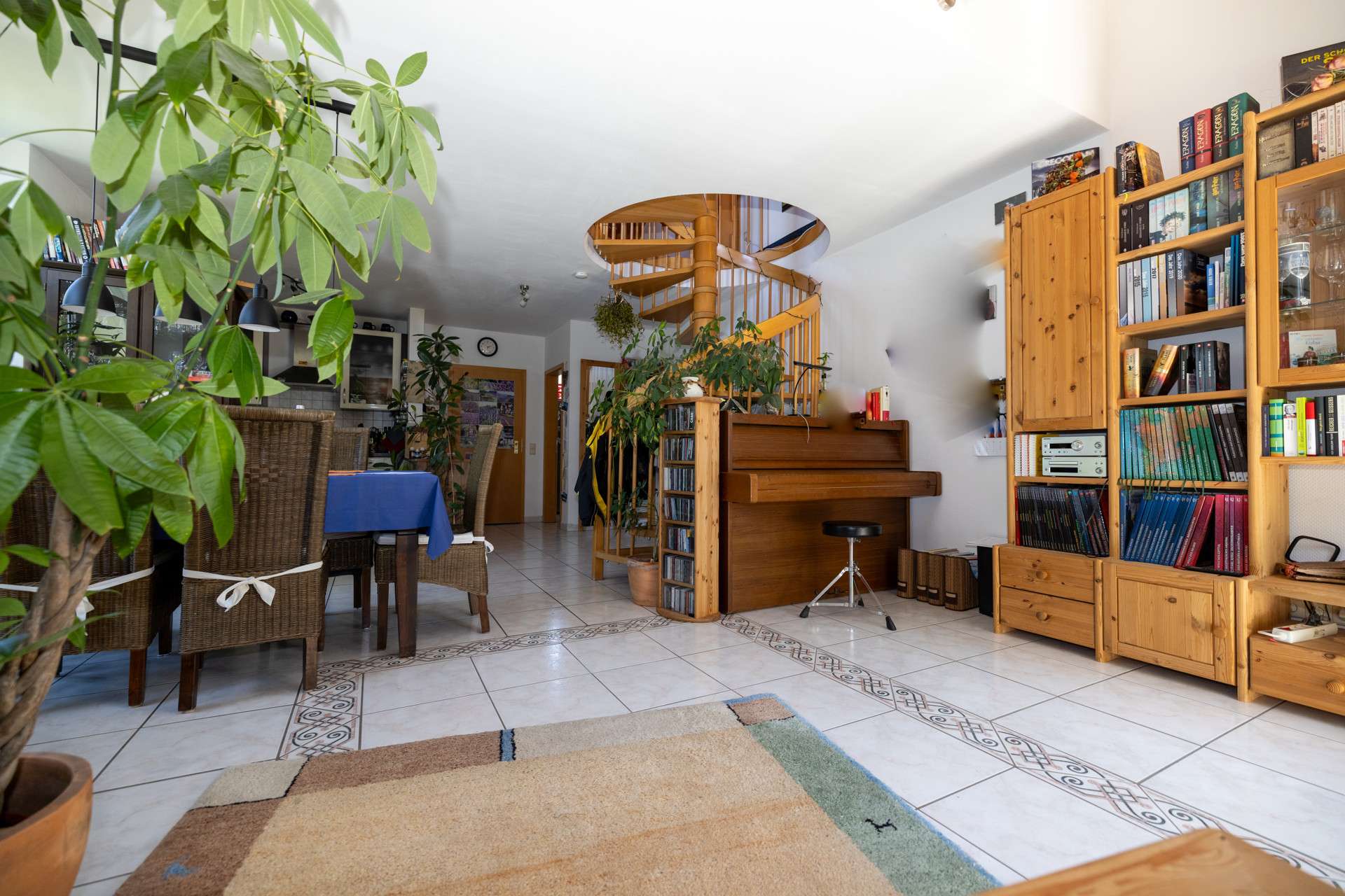 Immobilie in Niedereschach - Wohlfühlen auf allen Ebenen – modernes Zweifamilienhaus mit Garten und flexibler Nutzung - Bild 4