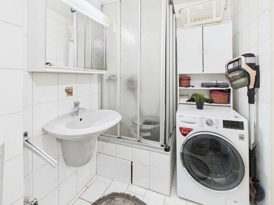 Badezimmer mit Dusche