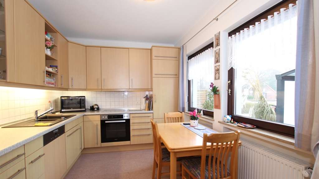 Immobilie in Rastede - Gepflegtes Reihenmittelhaus mit Terrasse, Balkon, Garten und Carport in attraktiver Lage von Rastede - Bild 4