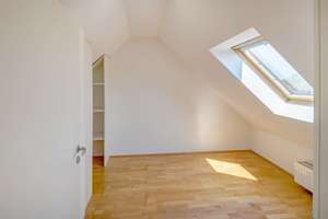 Über den Dächern wohnen – stilvolle Maisonette mit Galerie, Loggia und besonderem Raumgefühl – Die vollständige Adresse der Immobilie erhältst du vom Anbieter., 81377 Am Waldfriedhof, München – Vorschaubild 11