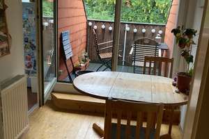 2 Zimmer Wohnung in saniertem Altbau mit Balkon in guter Lage