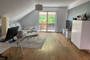 Helle 2 Zimmer DG Wohnung in Karlsruhe Beiertheim mit Balkon