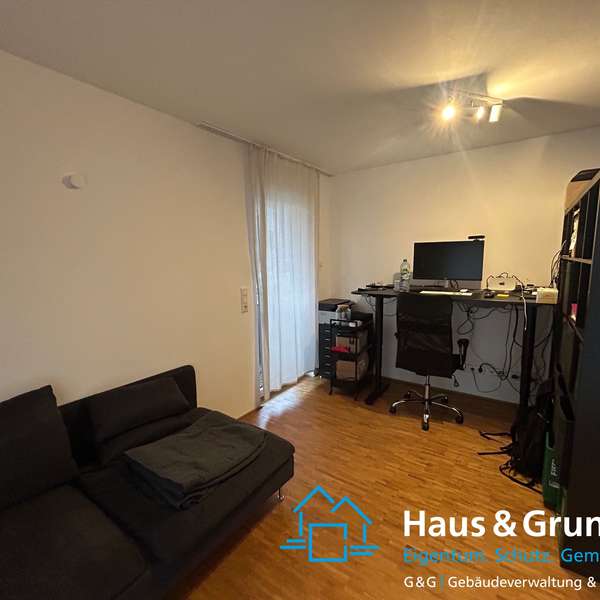 *** schöne 2-Zimmer-Wohnung mit Terrasse, Einbauküche und Stellplatz, nähe Campus/Klinikum ***
