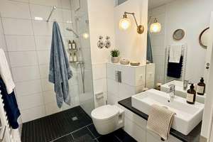 Ideal für den Start in Berlin: Komplett möbliert, 1,5 Zimmer & großer Balkon – Fließstraße 14, 12439 Niederschöneweide, Berlin – Vorschaubild 5