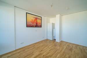 Attraktive 2-Zimmer-Wohnung im 12. Stock mit Weitblick – Die vollständige Adresse der Immobilie erhältst du vom Anbieter., 93051 Großprüfening-Dechbetten-Königswiesen, Regensburg – Vorschaubild 3
