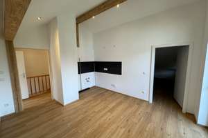 Erstbezug! Kernsanierte 3 Zimmer Wohnung mit FBH und Balkon – Burgstraße 4, 83104 Tuntenhausen – Vorschaubild 2