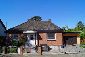 Einfamilienhaus - ruhig gelegen mit Garage - sofort einziehen – Leipzig – Vorschaubild 1