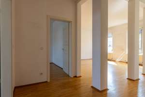 Schöne Drei-Zimmer-Wohnung mit Balkon im Stuttgarter Westen – Die vollständige Adresse der Immobilie erhältst du vom Anbieter., 70197 Rotebühl, Stuttgart – Vorschaubild 2