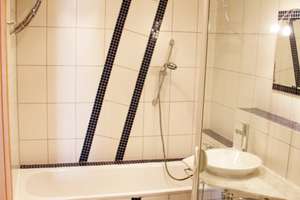 Fürth: Schöne 2 Zimmer-ETW mit Galerie, Balkon und 2 vollwertigen PKW-Stellplätzen – Die vollständige Adresse der Immobilie erhältst du vom Anbieter., 90763 Nördliche Südstadt, Fürth – Vorschaubild 7