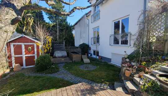 Bild von Schicke 1-Familien-DHH mit ausgebautem Studio + 2 Zimmer im Gartengeschoß,
Top Zustand!