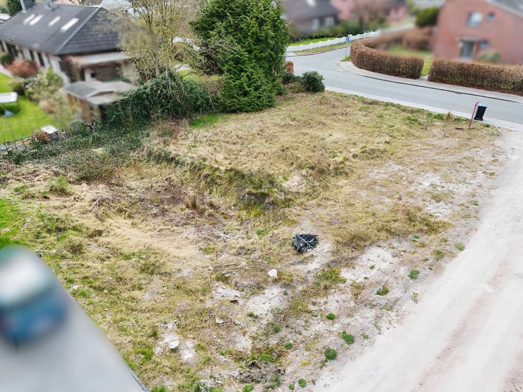 RUHIG GELEGENES BAUGRUNDSTÜCK MIT TOP-INFRASTRUKTUR UND FAMILIENFREUNDLICHER UMGEBUNG