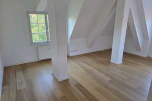 Wunderschöne 3-Zimmer Dachgeschosswohnung nahe Theodor-Heuss-Platz, 135 m², mit Einbauküche – Klaus-Groth-Straße 3, 14050 Westend, Berlin – Vorschaubild 7