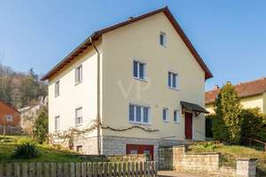 Einfamilienhaus mit Charme und großem Grundstück – Die vollständige Adresse der Immobilie erhältst du vom Anbieter., 85072 Eichstätt – Vorschaubild 3