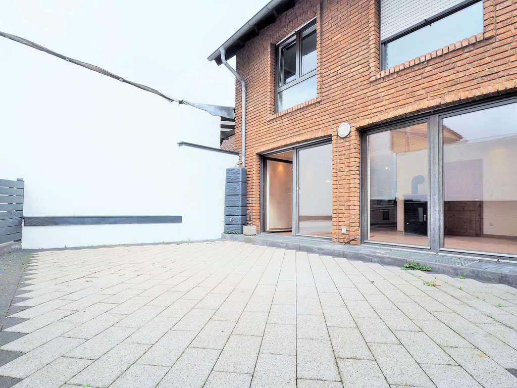 ++ NIE MEHR GARTENARBEIT - Gepflegtes Familienhaus im Landhausstil mit Dachstudio & Garage! ++