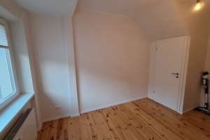 Sanierte 3,5-Raum-DG-Wohnung mit Balkon und Einbauküche in Berlin-Steglitz – Borstellstraße 64, 12167 Steglitz, Berlin – Vorschaubild 7